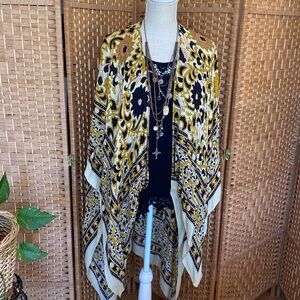 🎉FREE PEOPLE GROOVY BOHEMIAN KIMONO 🐶‼️
